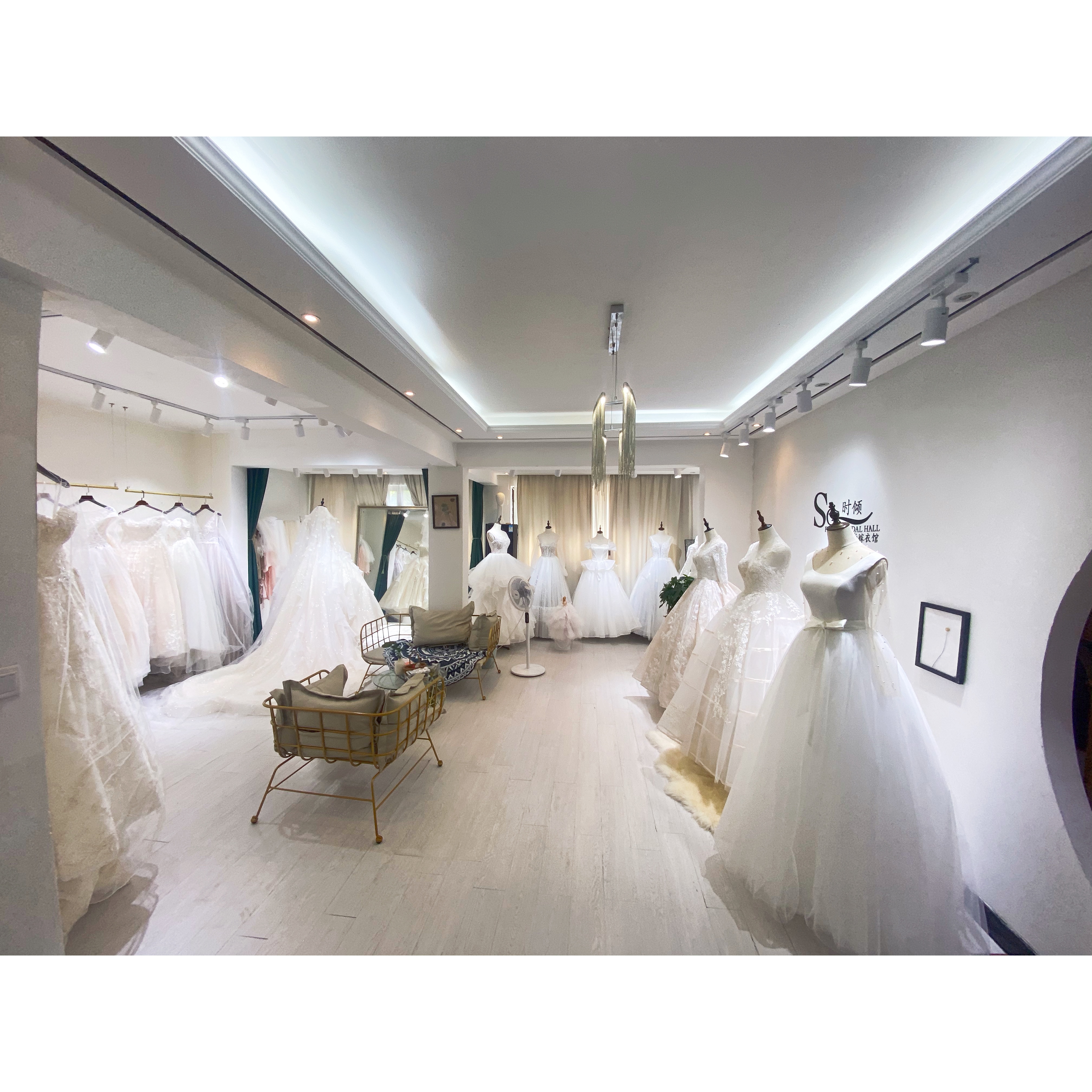 三亚时倾婚纱礼服馆(三亚店)