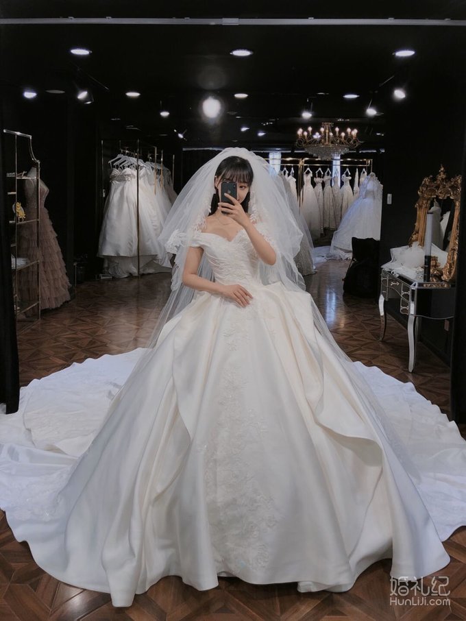【试纱记录】缎面婚纱气质超赞，选到头大！