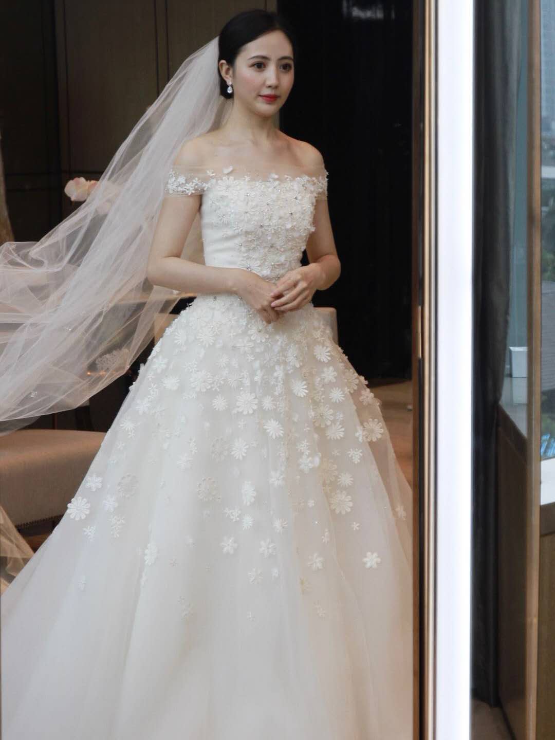 小个新娘选婚纱，这样穿也能气场全开！