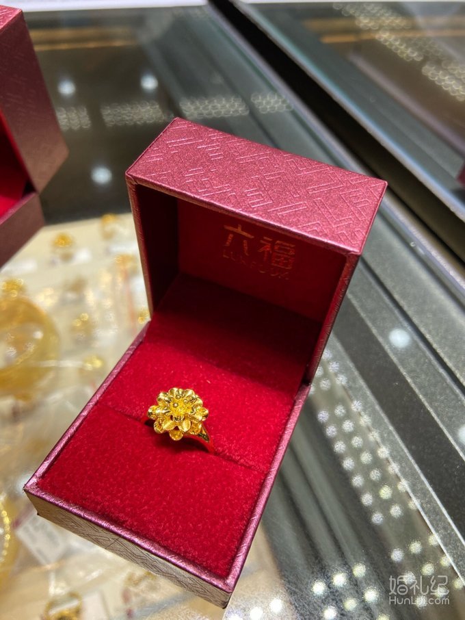 备婚五金，六福这两天折扣还可以~金价跌破500