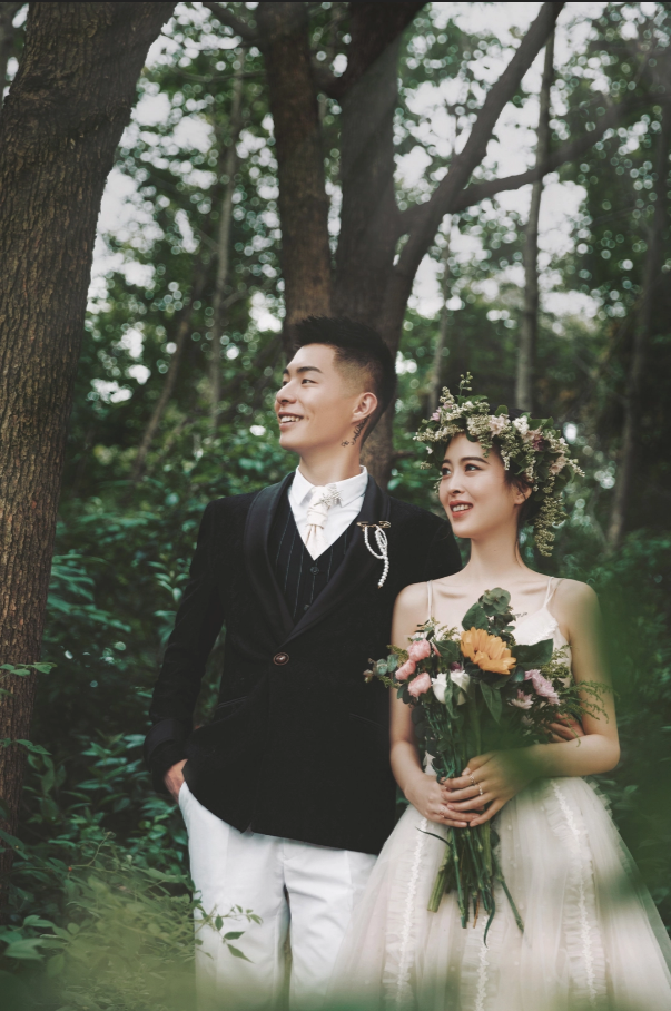 网红婚纱+人气爆款+拍一送三+底片全送