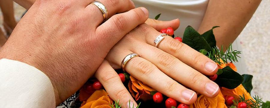 结婚戒指是男左女右吗