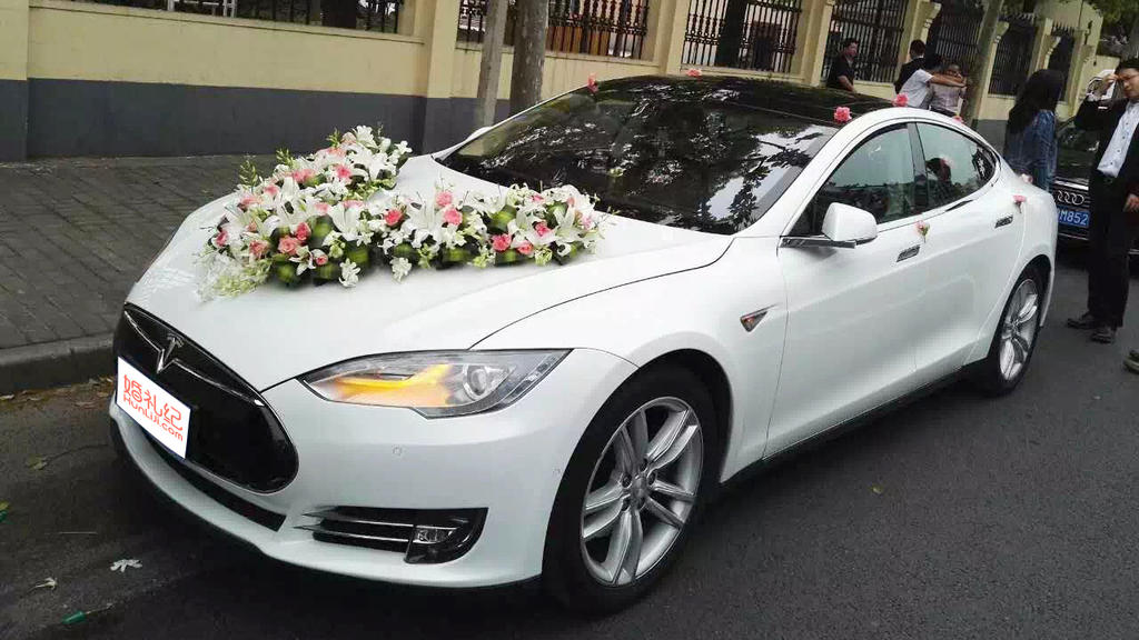【特斯拉】Model S x1辆  + 【丰田】凯美瑞x5辆