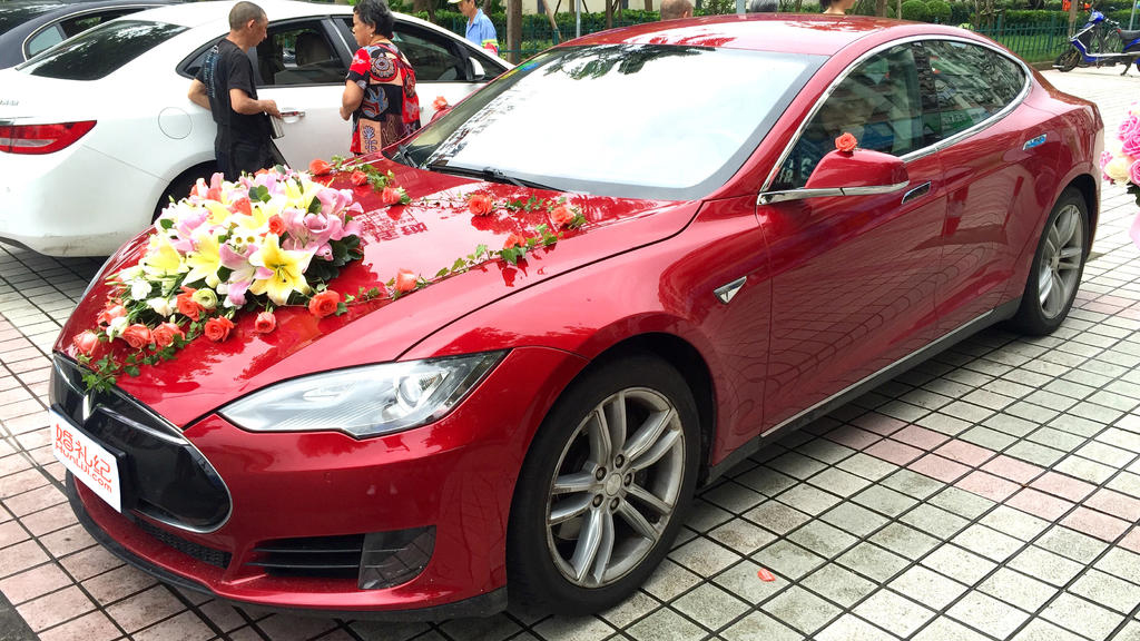 【特斯拉】Model S x1辆  + 【丰田】凯美瑞x5辆