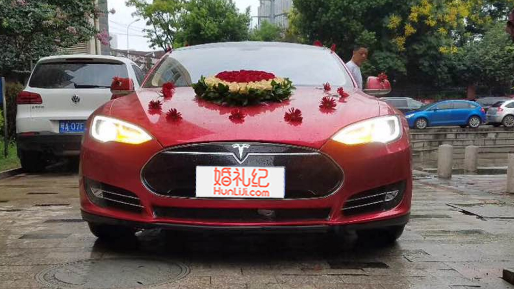 【特斯拉】Model S x1辆  + 【丰田】凯美瑞x5辆