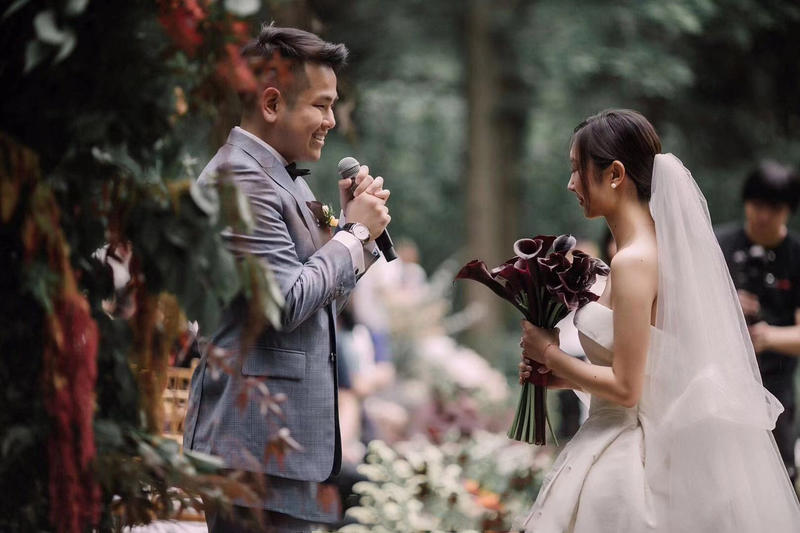 如何选择一家靠谱的婚纱礼服商家