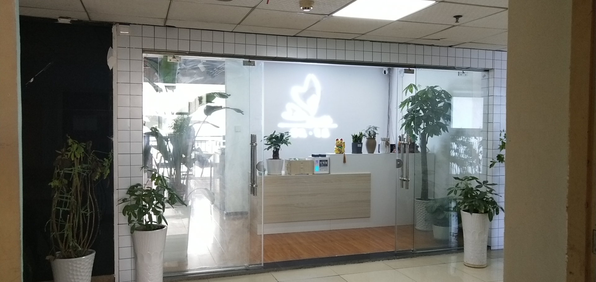 贵州曼蒂菲尔芊缘婚品汇