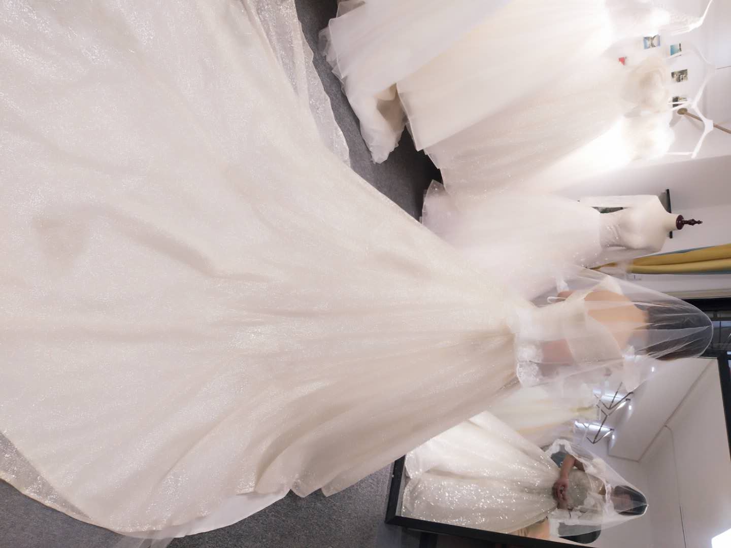 小浪漫婚纱礼服工作室