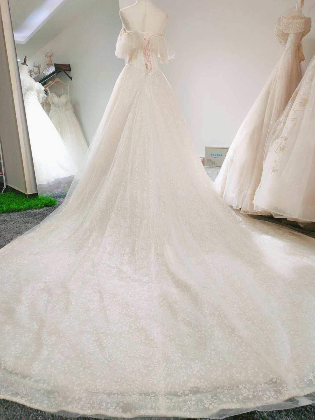 小浪漫婚纱礼服工作室
