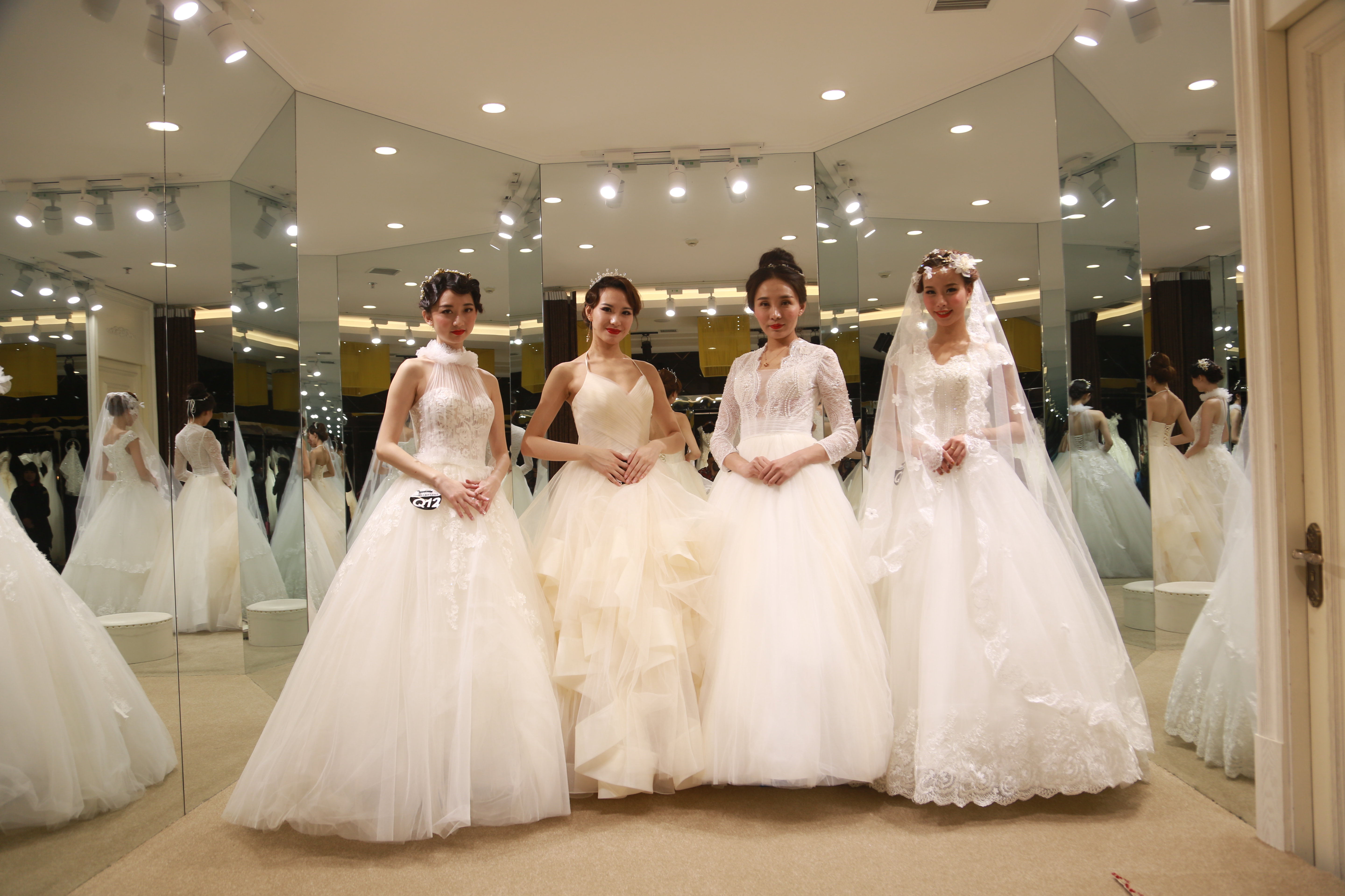 雍缘婚纱礼服定制中心
