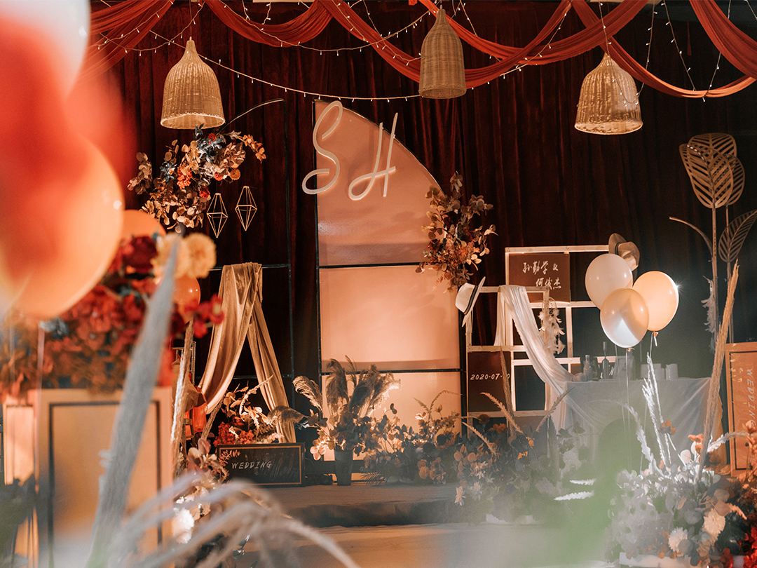 《爱意浓》红橙撞色系复古文艺婚礼