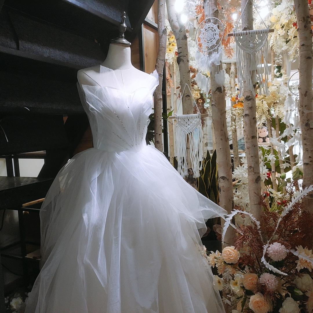 致青春婚纱礼服馆