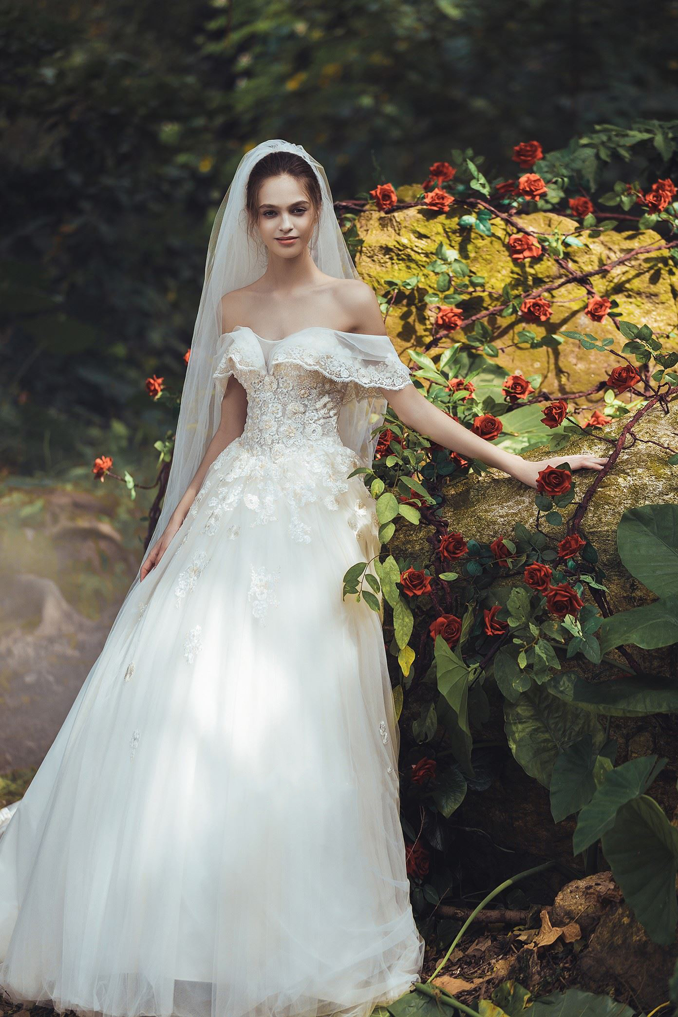 玫瑰花园中的爱丽丝