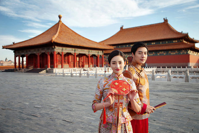 新中式婚纱照与中式婚纱照的区别