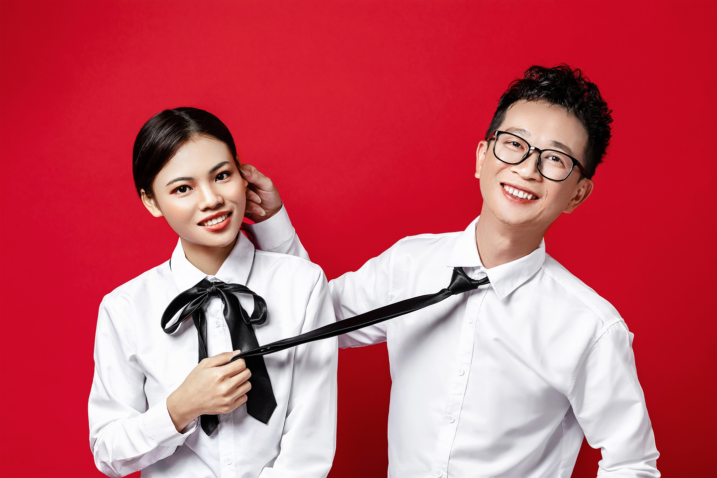最美結(jié)婚證件照，服裝+化妝+拍攝+精修，全國接單