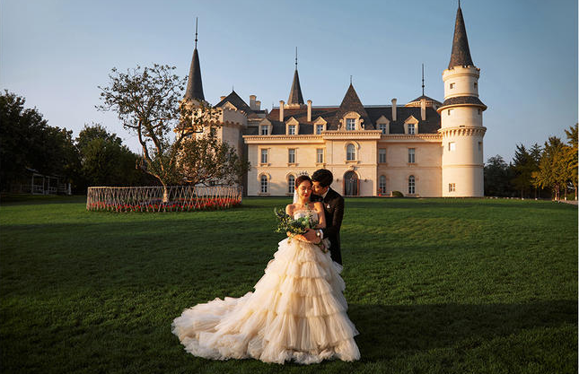 婚纱照28个姿势 拍婚纱照pose姿势大全