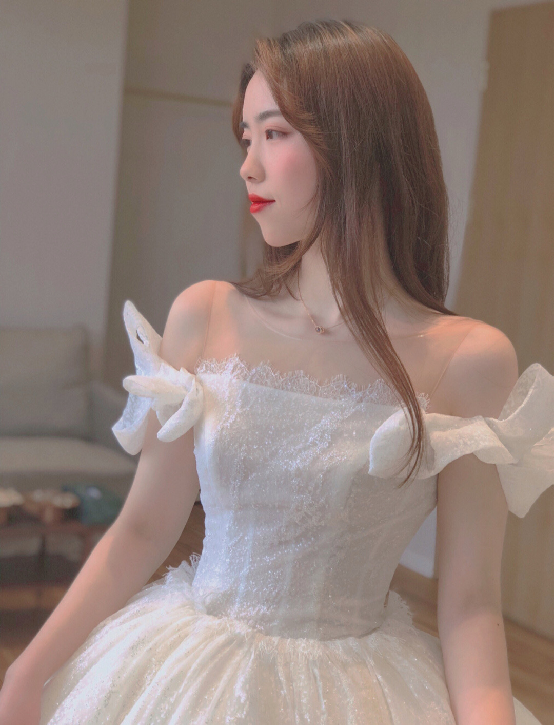 全网爆款一字肩蝴蝶结婚纱