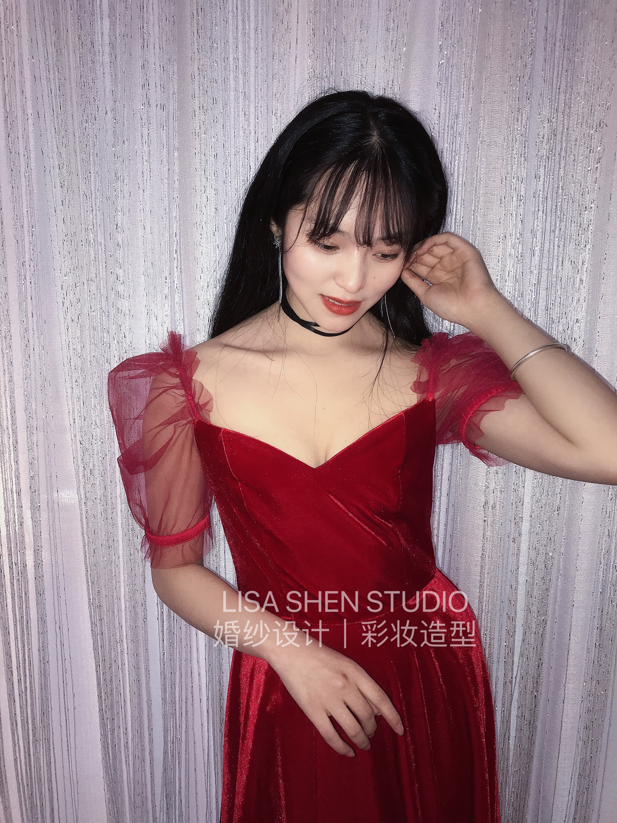 丝绒泡泡袖短款小礼服