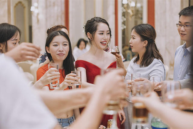 订婚和彩礼给两次钱吗