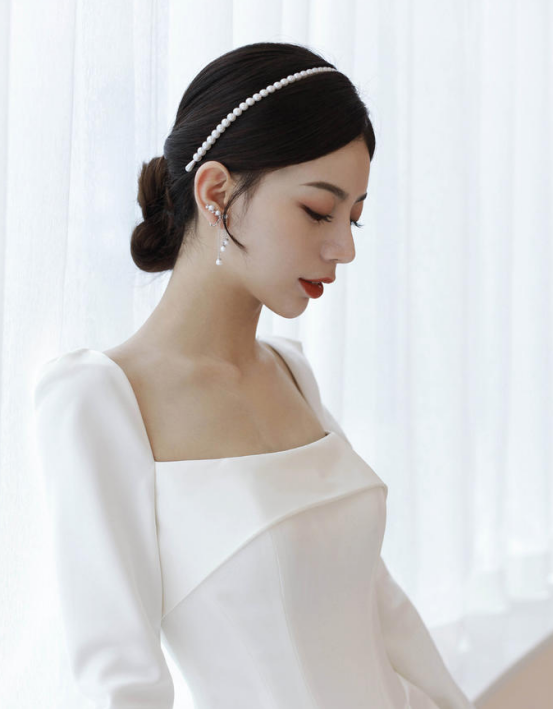 😭章子怡新剧被嘲，婚纱如何穿出少女感。