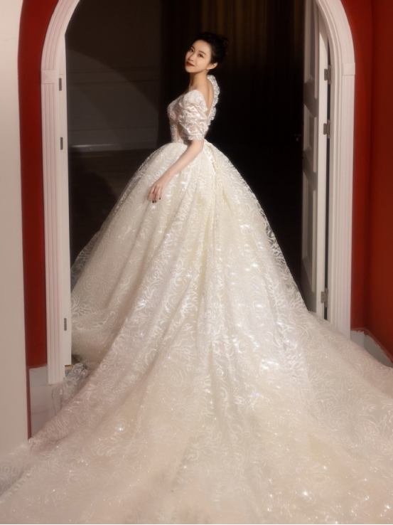 🌷🌷婚纱这样选，👏绝对年轻十岁！