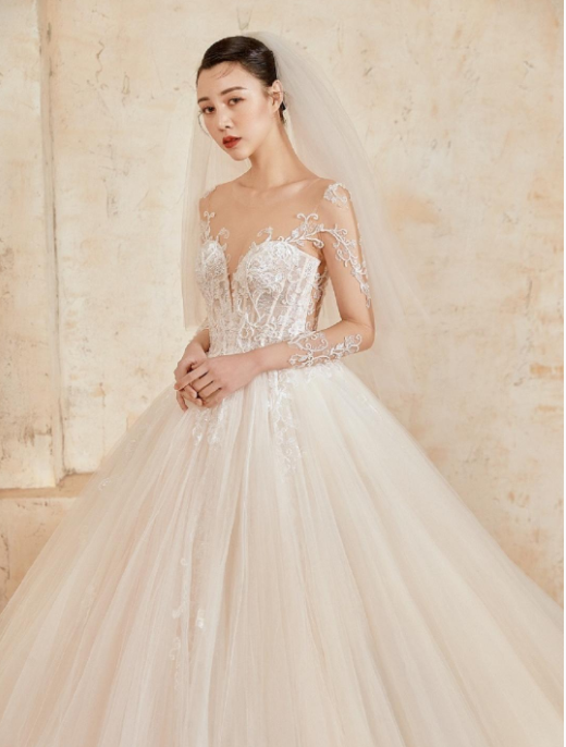 美哭！试到4款国宝宫廷大拖尾神仙嫁衣👰