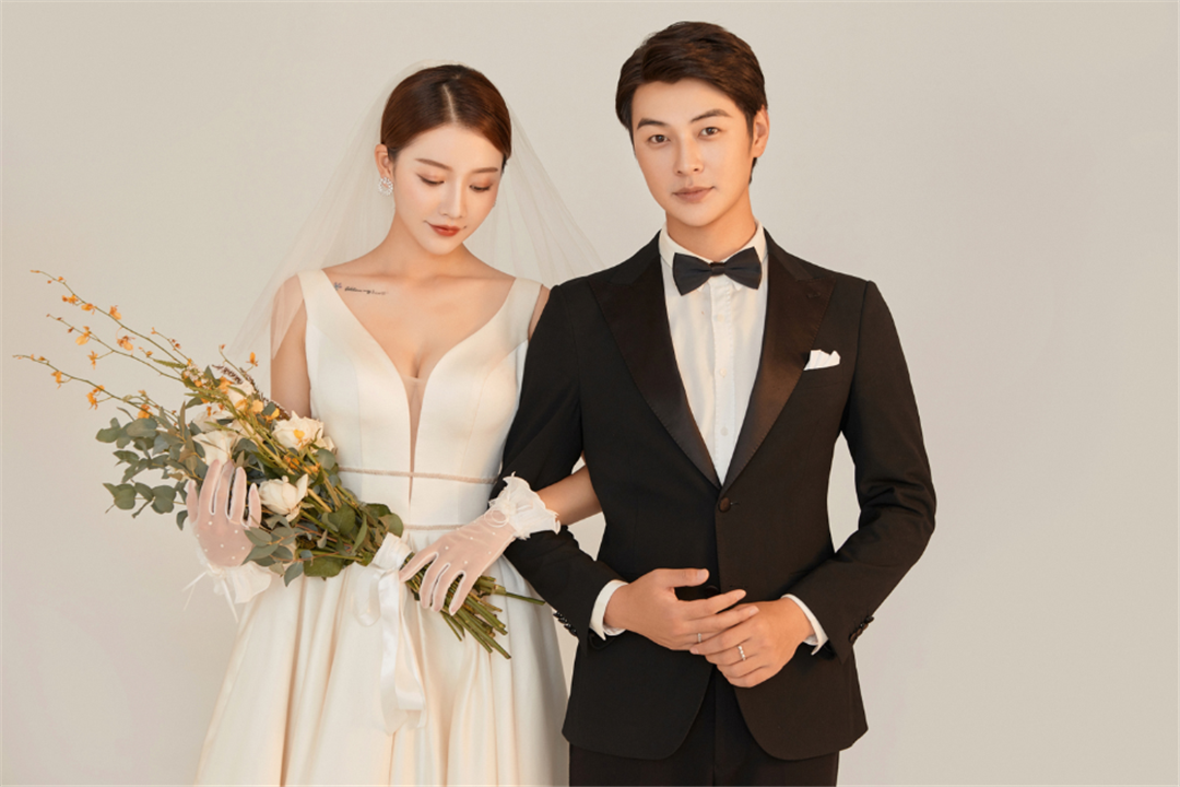 【小时光】经典婚照 8服8造 开春狂欢优惠来袭