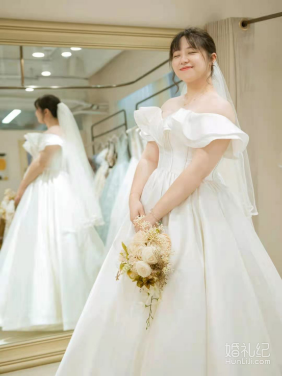 微胖女孩千万别瞎选婚纱，选错婚纱胖十斤！
