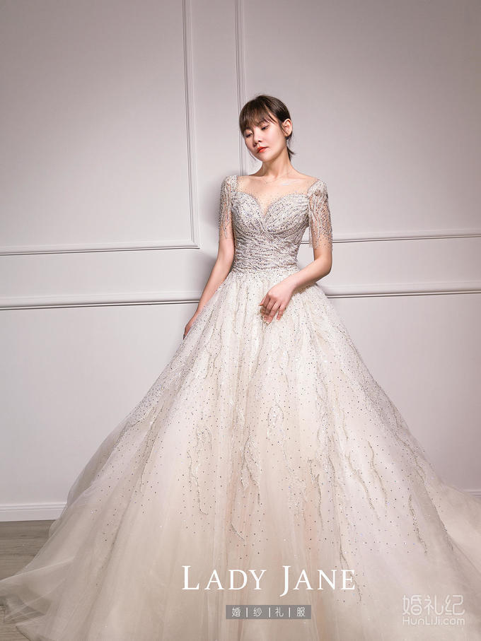 👰👰试了四件婚纱，每一件都能把我闪晕