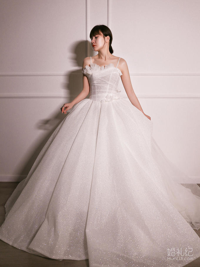 👰👰试了四件婚纱，每一件都能把我闪晕