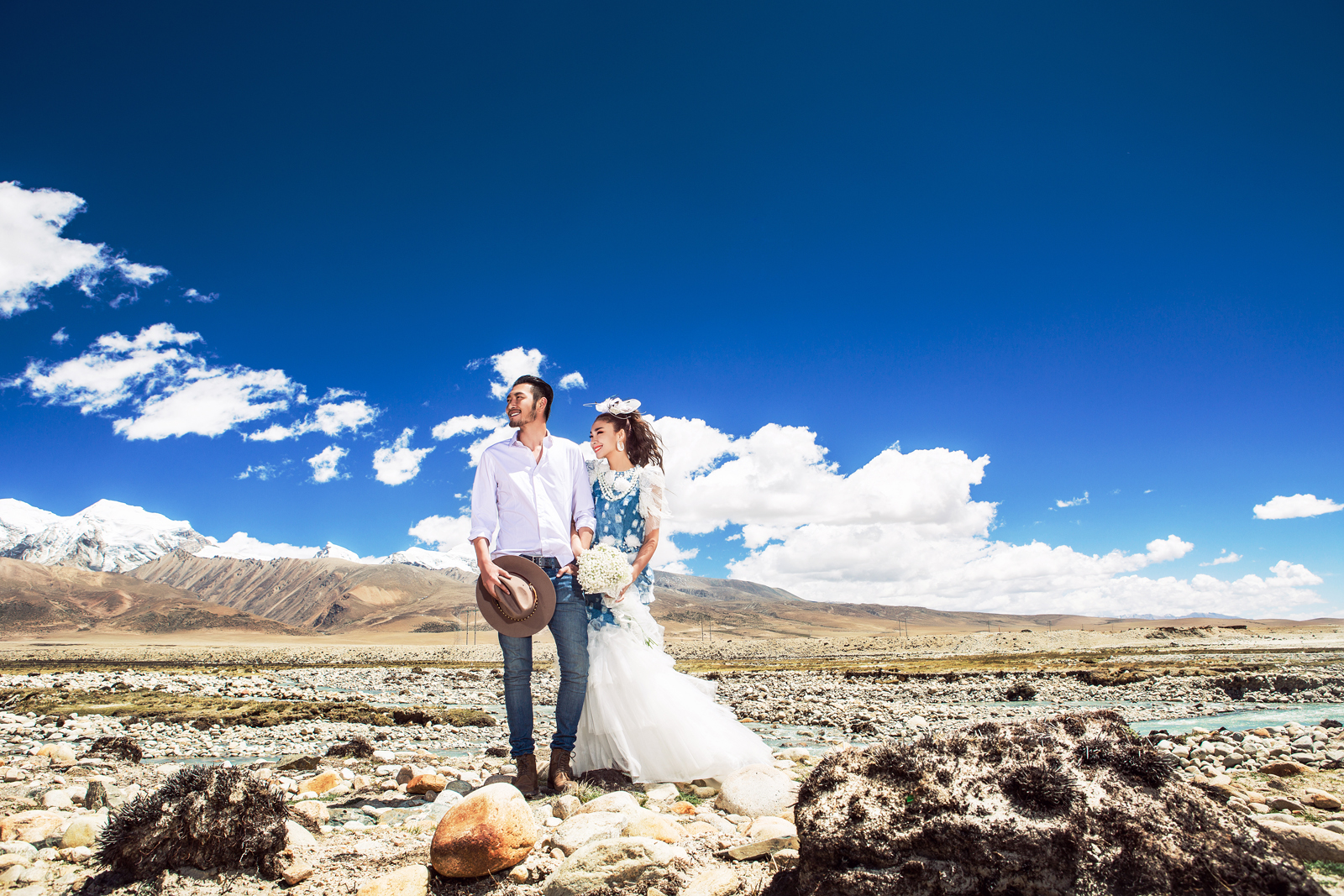 限时特价 | 沙漠+洋湖俩天旅拍婚纱照