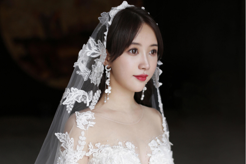 拍婚纱照染什么颜色的头发好看