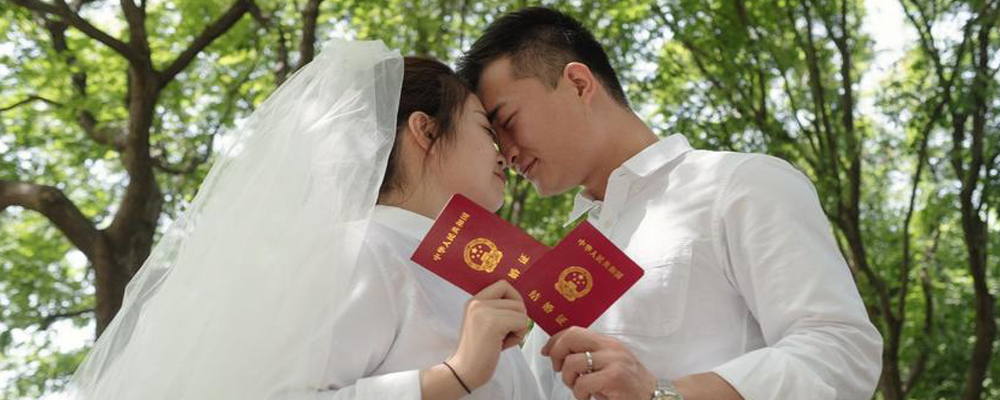 拍结婚登记照穿什么衣服