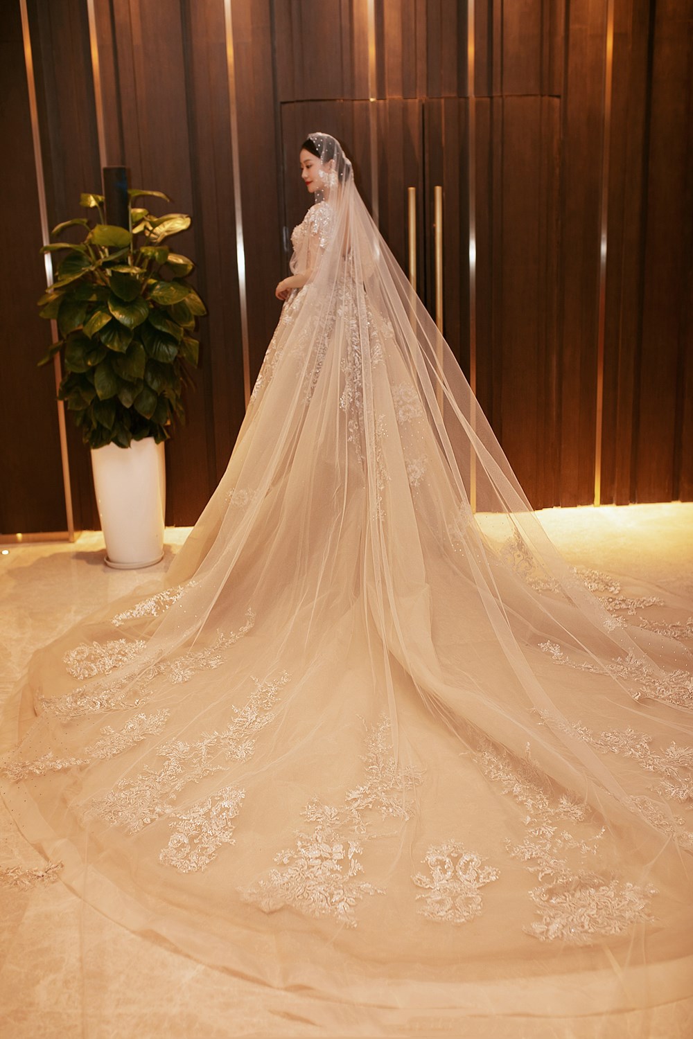 成都新娘试纱｜欧式婚礼怎么选婚纱呀？