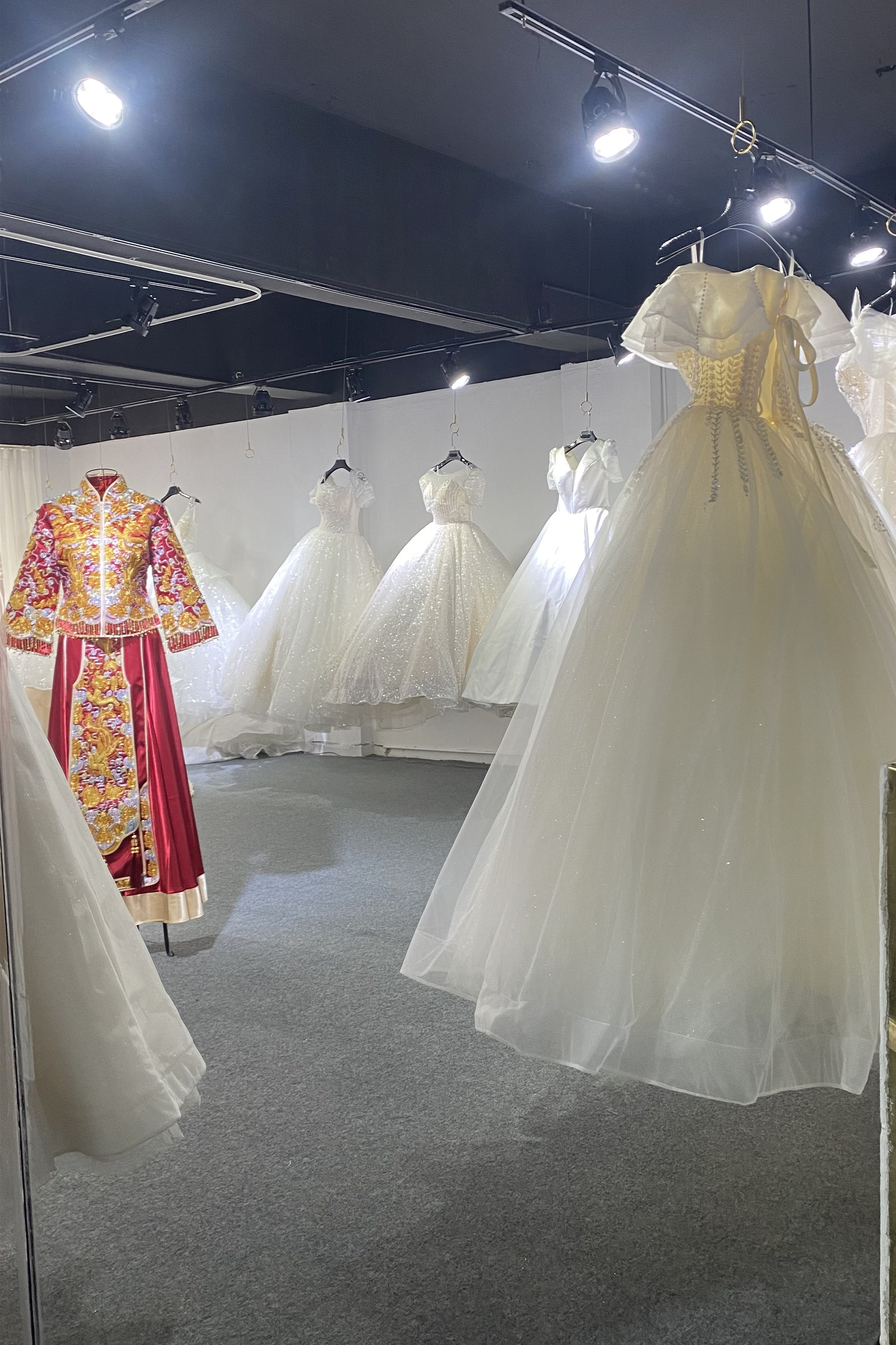 爱薇葶婚纱礼服馆