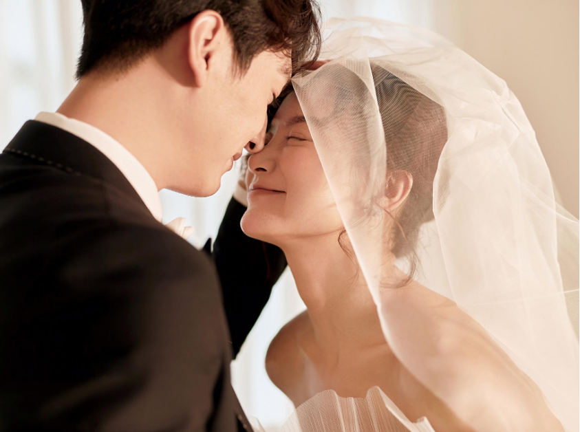 拍婚纱照男士发型自己弄吗