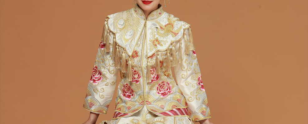 金色秀禾服妆容描述