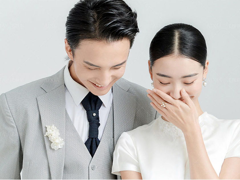 婚纱摄影首席和总监哪个好