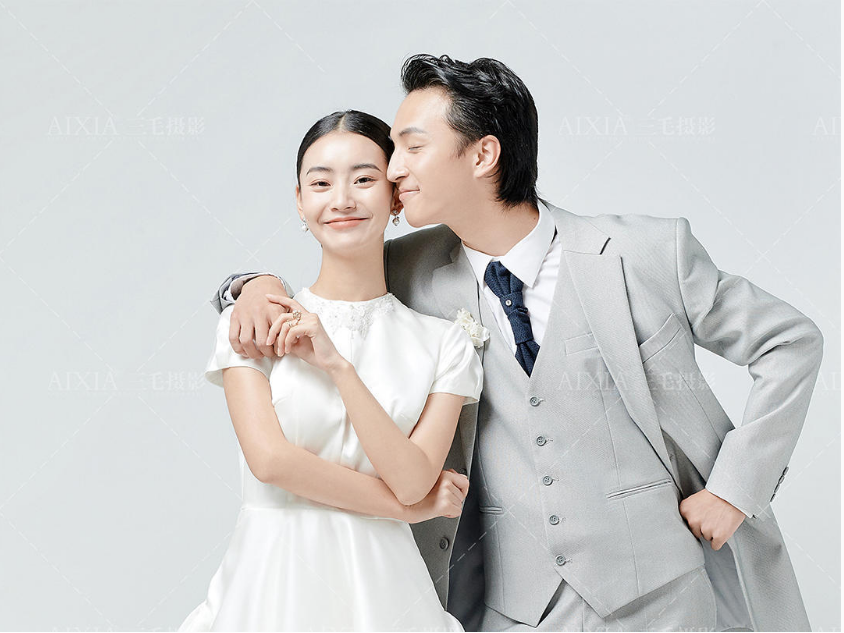 婚纱摄影首席和总监哪个好