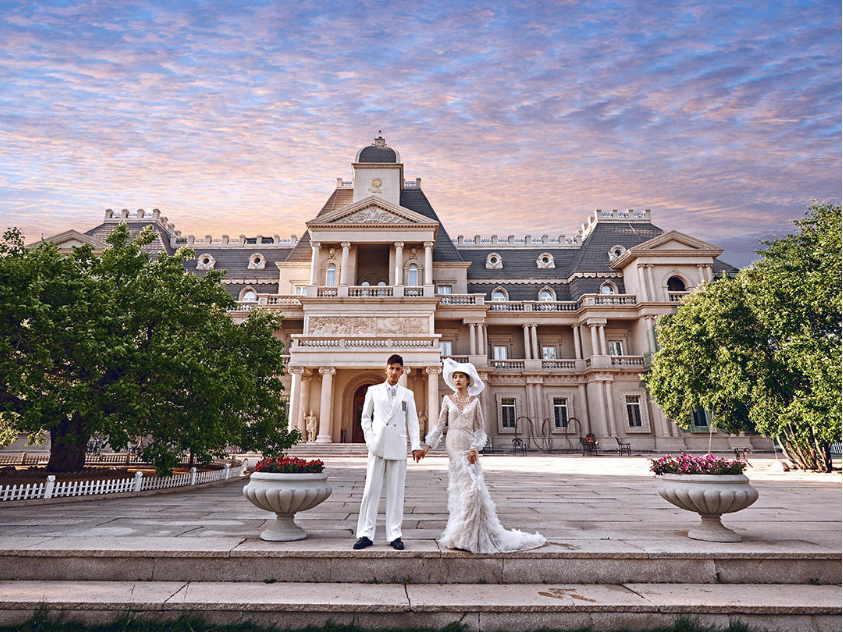 订婚宴新人先给谁敬酒