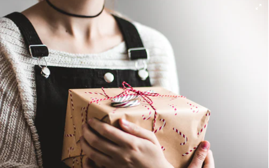 女生第一次见男方家长带什么礼物