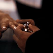 520求婚钻戒挑选Tips，比鸽子蛋求婚成功率还高！