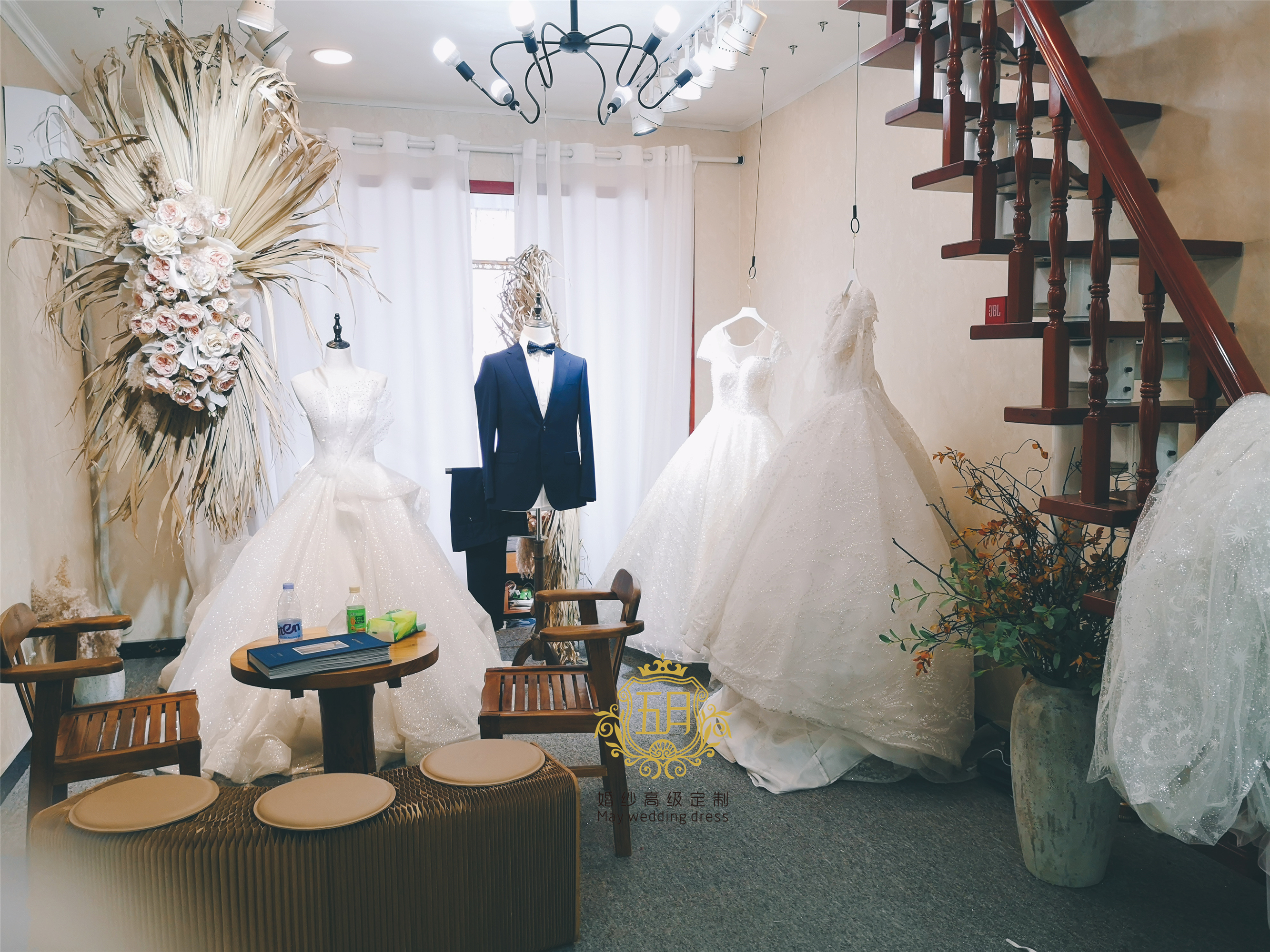 花好月圆婚纱礼服集合店