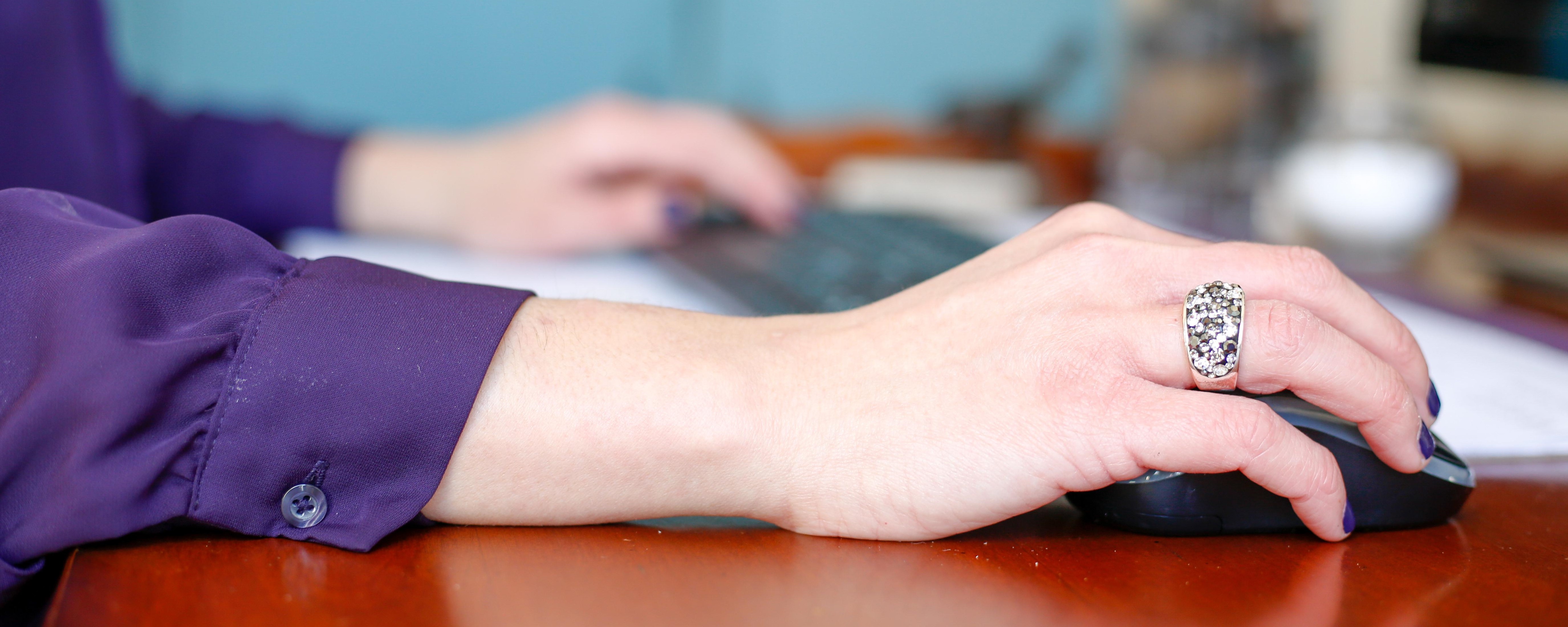 戴戒指戴哪个手合适