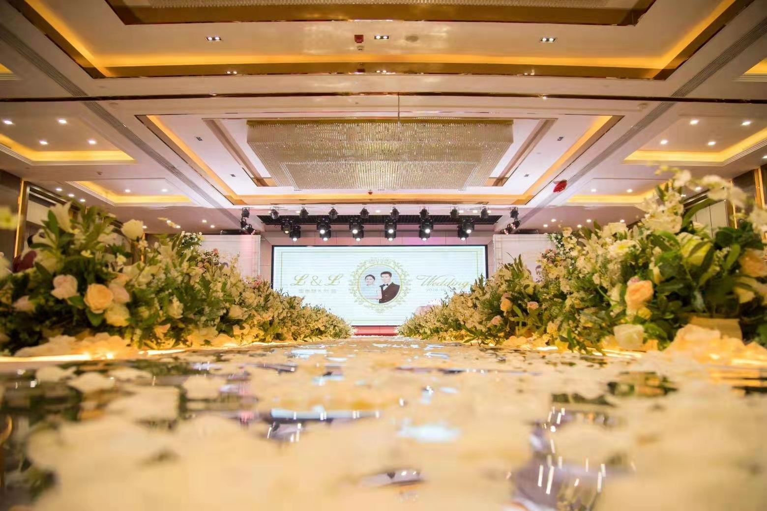 【精致简约】婚纱摄影加婚庆私人定制套餐