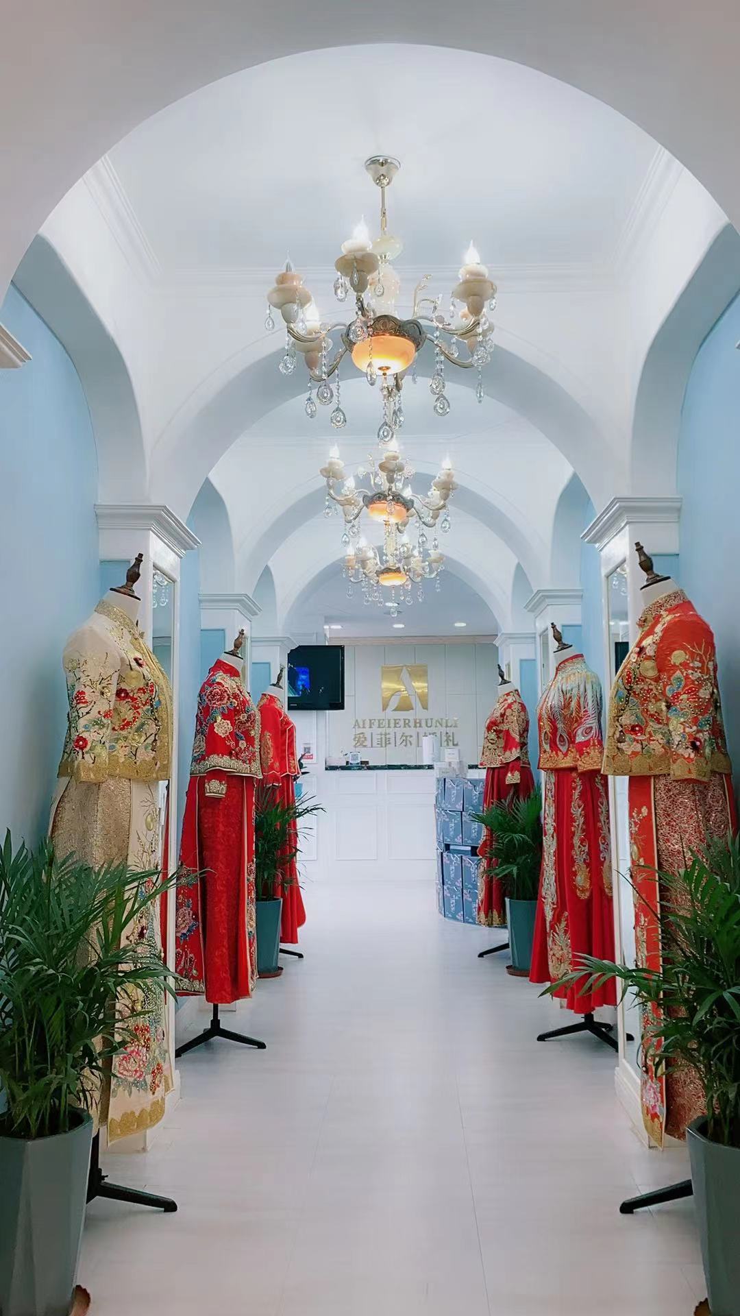 爱菲尔婚礼礼服定制