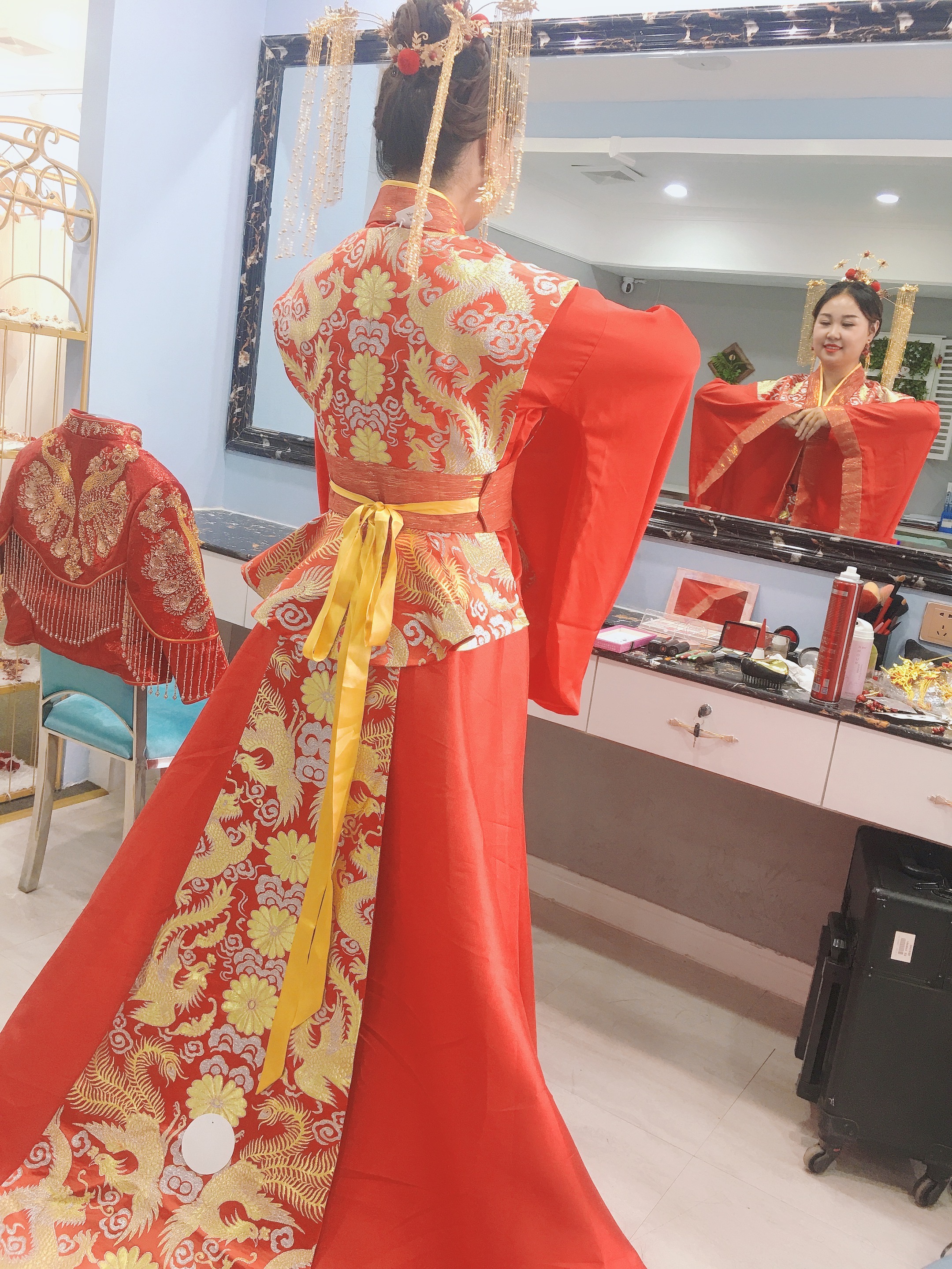 爱菲尔婚纱礼服馆