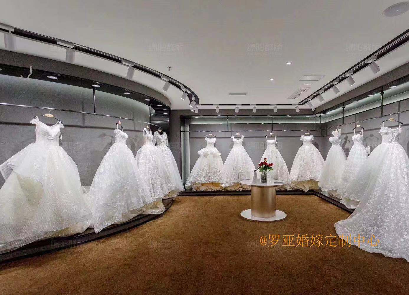 罗亚婚嫁定制中心
