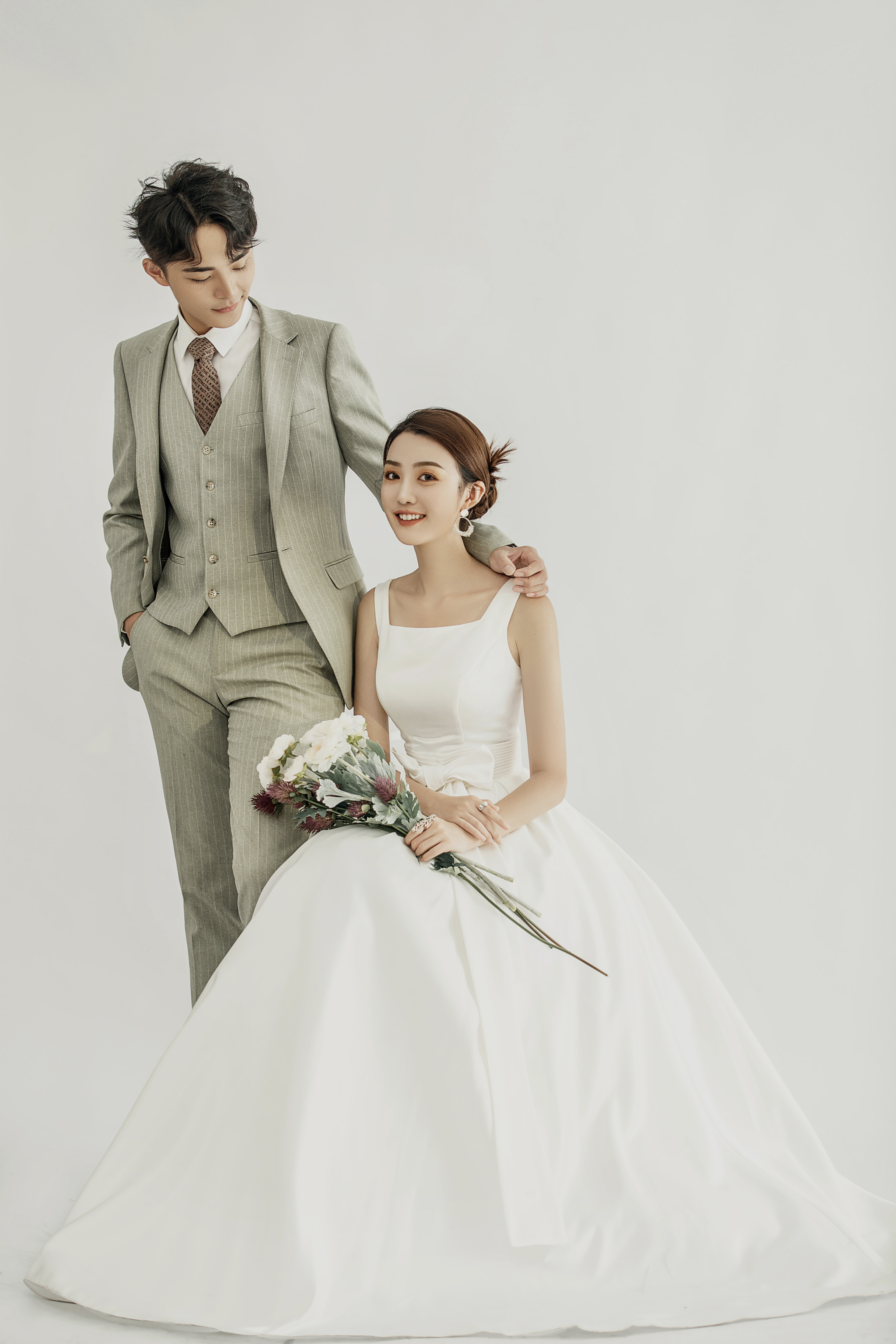 爆款【包车费+中餐+胸贴+ 全新婚纱+戒指】