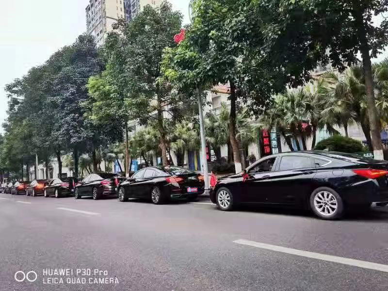 【凯迪拉克】加长/1辆 + 【红旗】H5*5辆/【奥迪】A6L*5辆